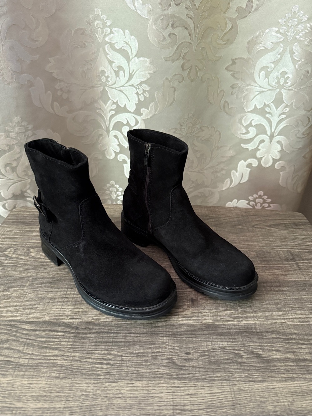 La Canadienne Gavan
Waterproof Black Suede Buckle
Bootie